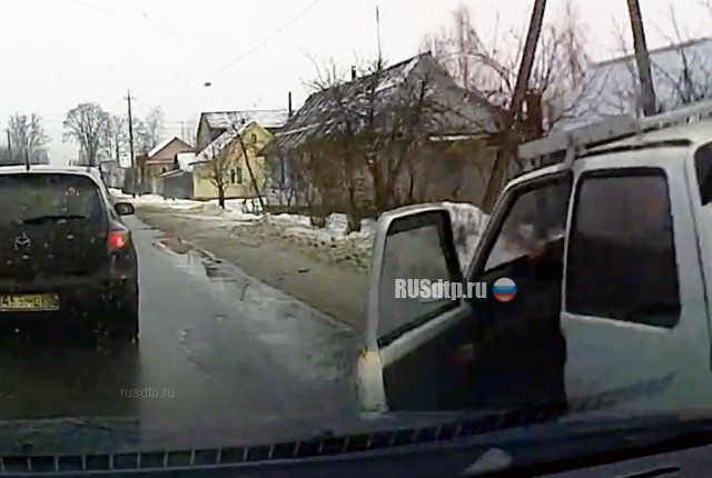 Оторвало колесо и дверь Оторвало колесо и дверь