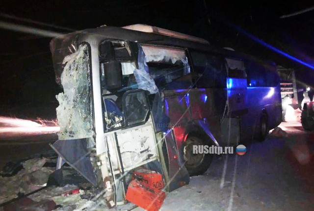 В Красноярском крае в ДТП с участием автобуса и грузовика погибли 4 человека