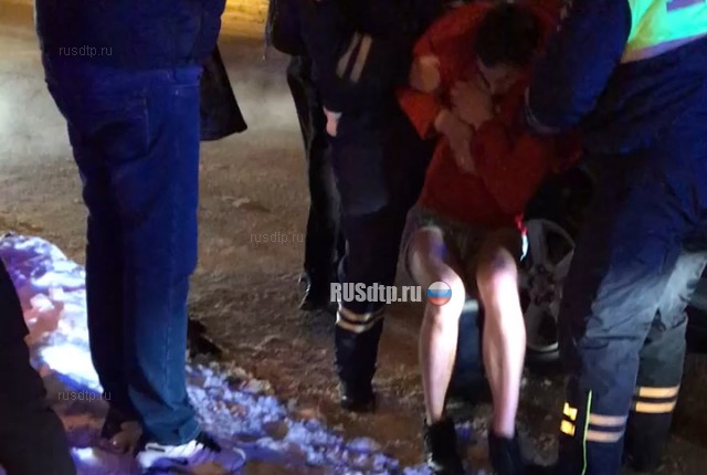 В Раменском пьяный мужчина в трусах разбил 20 автомобилей. ВИДЕО В Раменском пьяный мужчина в трусах разбил 20 автомобилей. ВИДЕО