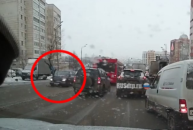 В Казани сбили пешехода. ВИДЕО В Казани сбили пешехода. ВИДЕО