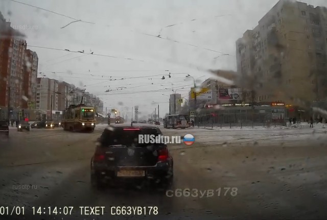 Жму на тормоз, но машина продолжает ехать (с) Жму на тормоз, но машина продолжает ехать (с)