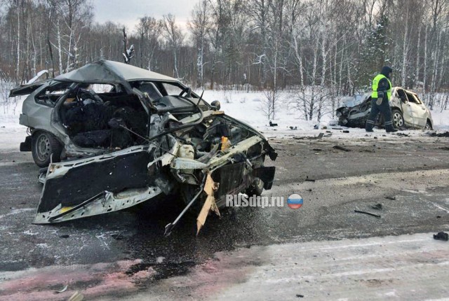 В Томской области ВАЗ-2114 врезался в машину с семьёй