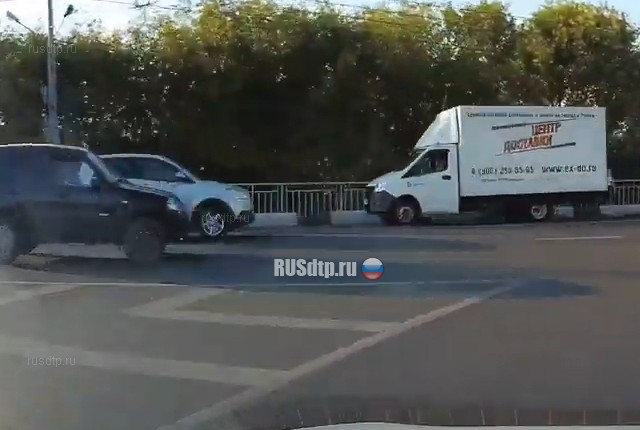 Минус дверь на новой Калине (c) Минус дверь на новой Калине (c)