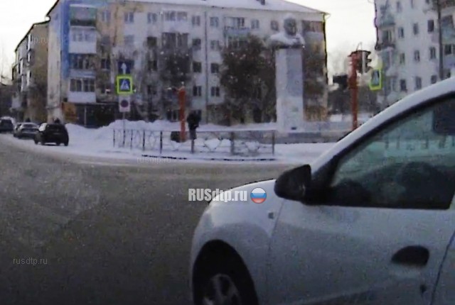 Подрезал и ударил по лицу (с) Подрезал и ударил по лицу (с)