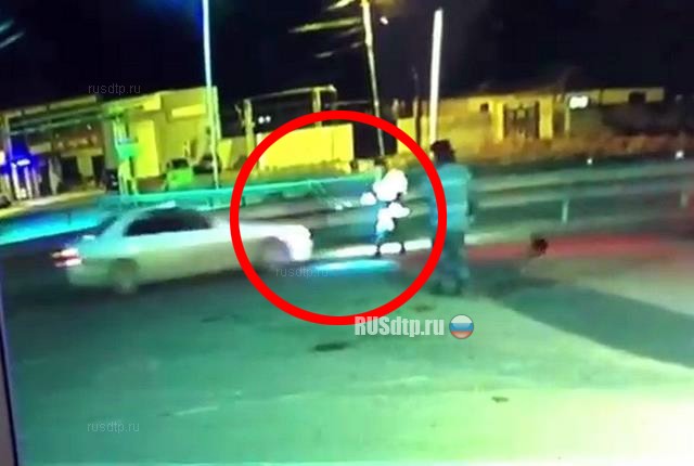 В Дагестане автомобиль сбил инспектора на посту ДПС. Видео В Дагестане автомобиль сбил инспектора на посту ДПС. Видео