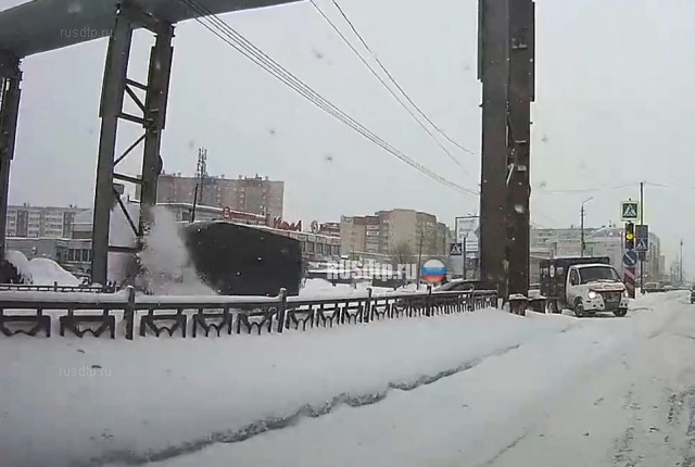 Подрезал фургон Подрезал фургон