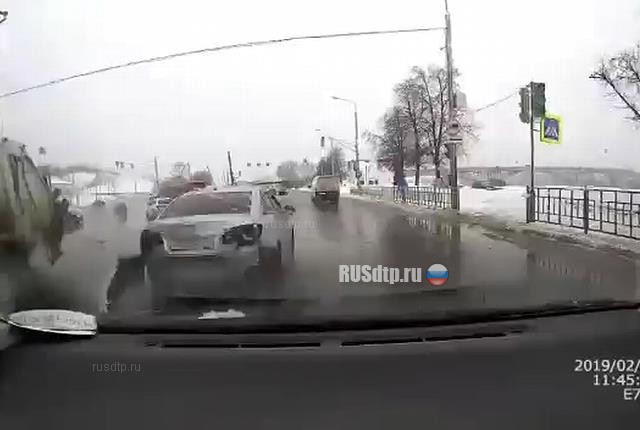 Обогнал по встречке и уехал с места ДТП Обогнал по встречке и уехал с места ДТП