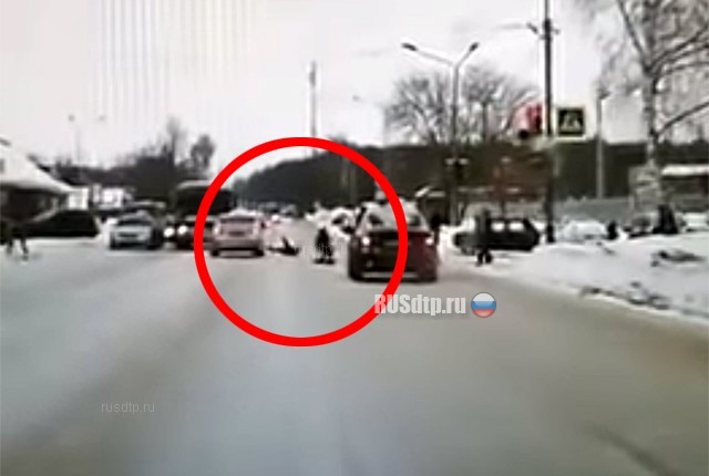В Чистополе автомобиль сбил 8-летнего ребенка. ВИДЕО В Чистополе автомобиль сбил 8-летнего ребенка. ВИДЕО
