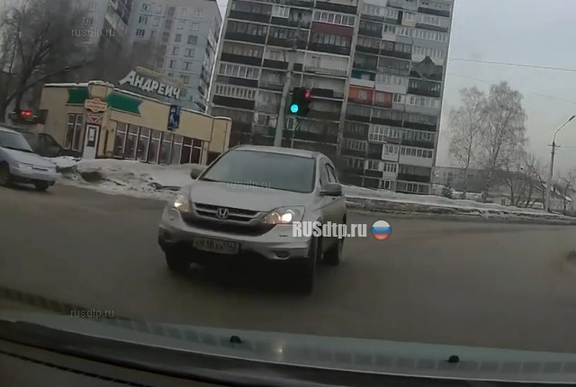 ДТП на перекрёстке Дружбы - Кутузова ДТП на перекрёстке Дружбы - Кутузова
