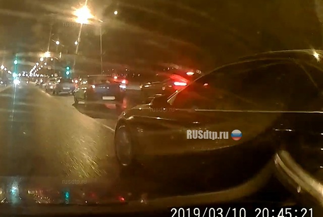 Водитель БМВ скрылся (с) Водитель БМВ скрылся (с)