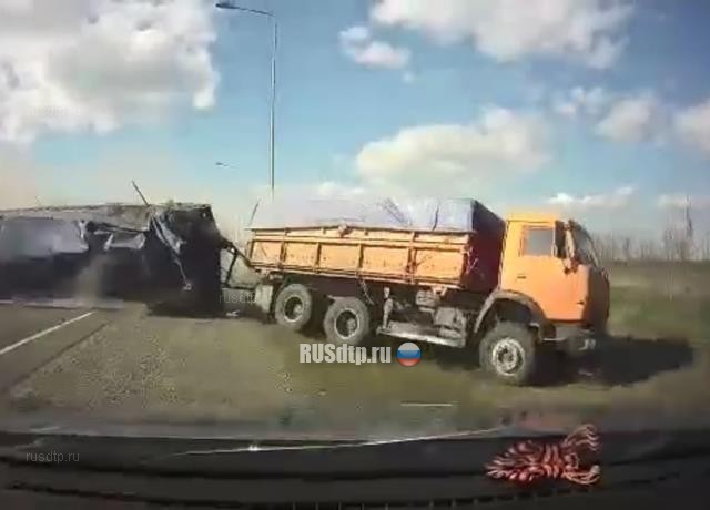 Момент жесткого ДТП в Тихорецком районе Момент жесткого ДТП в Тихорецком районе