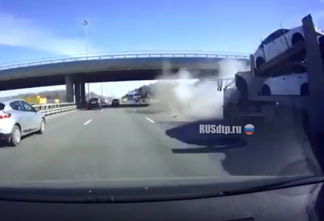 На Киевском шоссе автовоз врезался в пассажирский автобус На Киевском шоссе автовоз врезался в пассажирский автобус