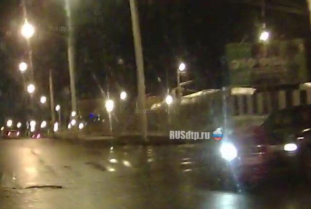 Парень пьяный был, вылетел на красный (с) Парень пьяный был, вылетел на красный (с)