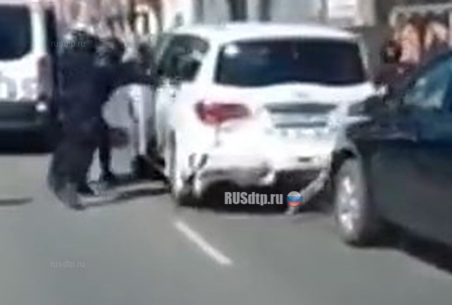 Провальная попытка задержания водителя Infiniti Провальная попытка задержания водителя Infiniti