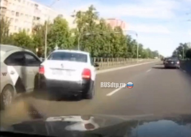 У таксиста стрельнули подушки (с) У таксиста стрельнули подушки (с)