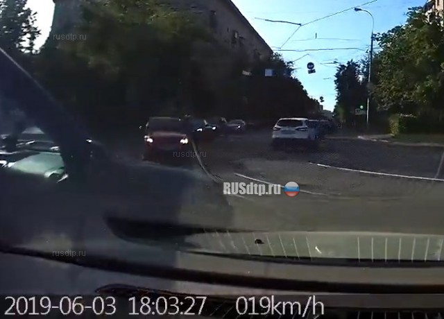 Прилетело сбоку (с) Прилетело сбоку (с)