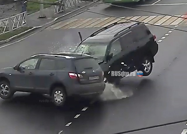 Жесткое ДТП в Ярославле Жесткое ДТП в Ярославле