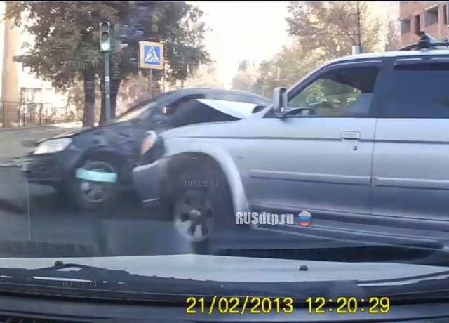 Все участники ДТП живы и здоровы (с) Все участники ДТП живы и здоровы (с)