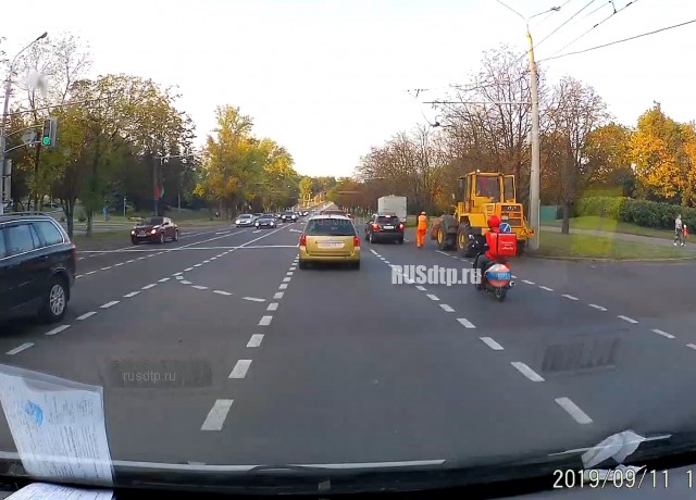 ДТП из за дорожного рабочего в Минске ДТП из за дорожного рабочего в Минске