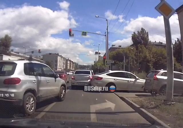Нелепое ДТП на Достоевского Нелепое ДТП на Достоевского