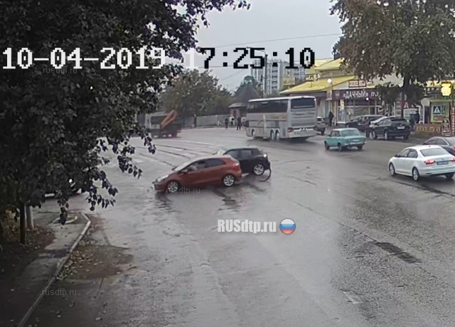 Желание успеть проскочить на жёлтый может привести к негативным последствиям (с) Желание успеть проскочить на жёлтый может привести к негативным последствиям (с)