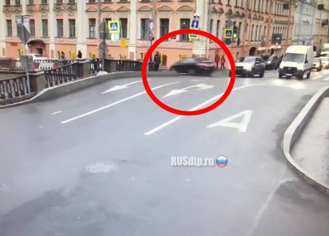 Китайский турист погиб под колесами автомобиля в Петербурге Китайский турист погиб под колесами автомобиля в Петербурге