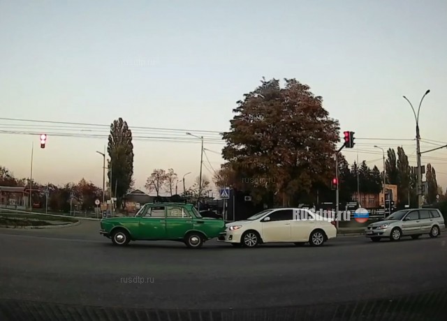 Москвич vs Тойота Москвич vs Тойота