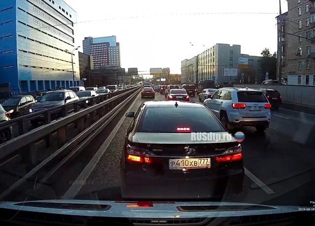 Быдло на Камри не пропускает скорую (с) Быдло на Камри не пропускает скорую (с)