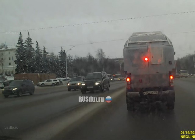 Дорожные разборки в Уфе привели к ДТП Дорожные разборки в Уфе привели к ДТП
