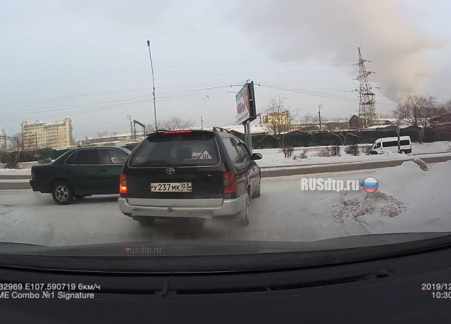 Поворот налево запрещен (с) Поворот налево запрещен (с)