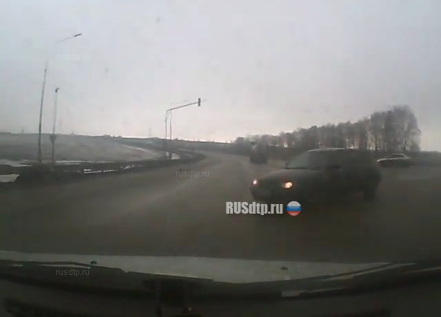 ДТП случилось из-за неисправного светофора (с) ДТП случилось из-за неисправного светофора (с)