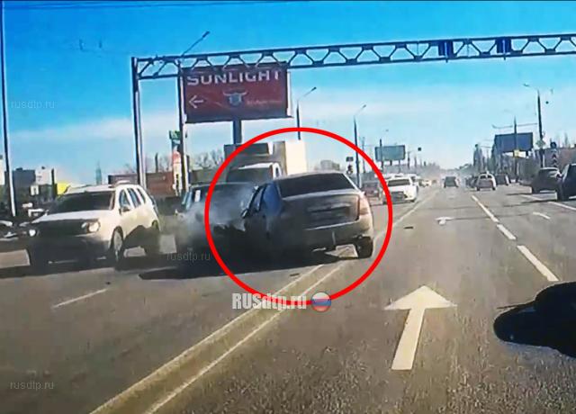 Засмотрелся в телефон и попал в ДТП Засмотрелся в телефон и попал в ДТП