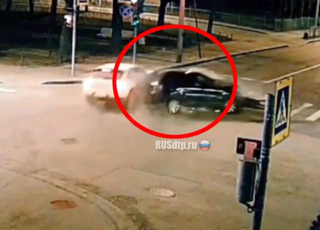 В Пушкине 18-летняя девушка на Porsche протаранила Volkswagen. ВИДЕО В Пушкине 18-летняя девушка на Porsche протаранила Volkswagen. ВИДЕО