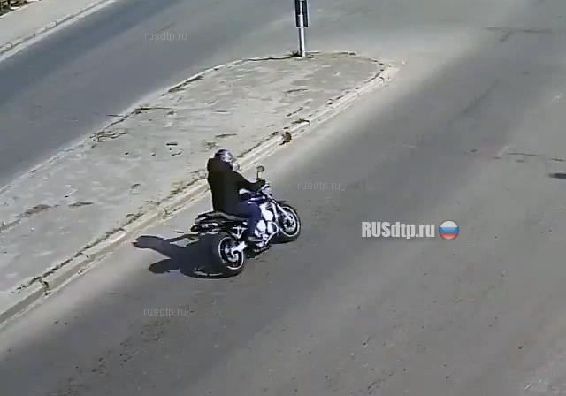 Мотоциклист врезался в столб в Житомире Мотоциклист врезался в столб в Житомире