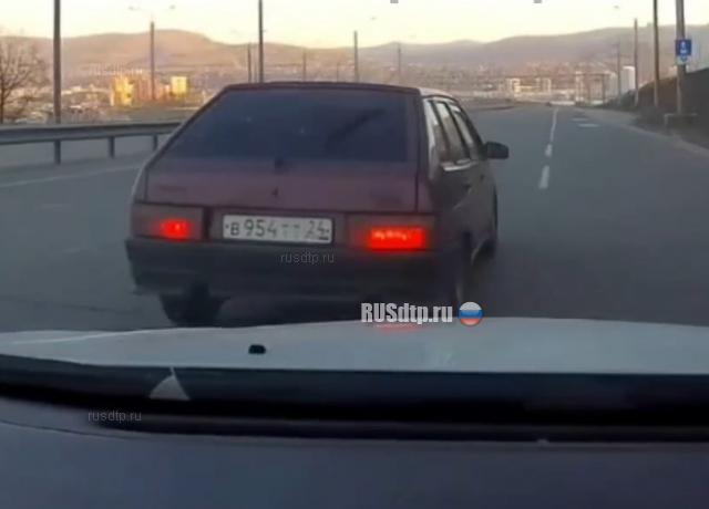 Имеет право ехать прямо (с) Имеет право ехать прямо (с)