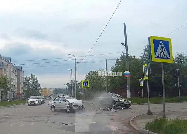 Женщина проехала на красный и совершила ДТП в Березниках Женщина проехала на красный и совершила ДТП в Березниках