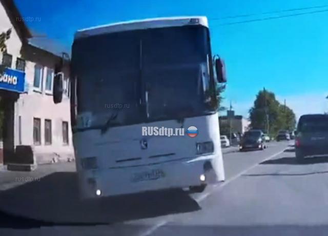 ДТП с пьяным водителем автобуса в Сатке. ВИДЕО ДТП с пьяным водителем автобуса в Сатке. ВИДЕО