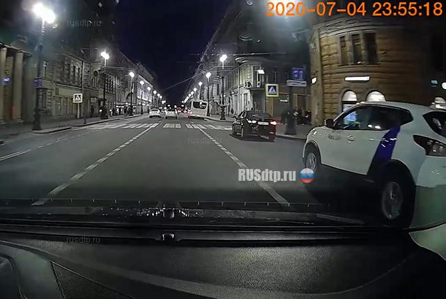 ДТП с каршерингом на Невском проспекте ДТП с каршерингом на Невском проспекте