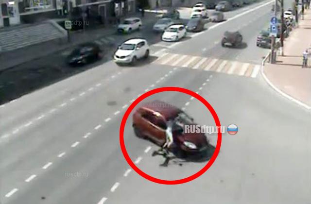Легковой автомобиль и электросамокат столкнулись в Перми Легковой автомобиль и электросамокат столкнулись в Перми