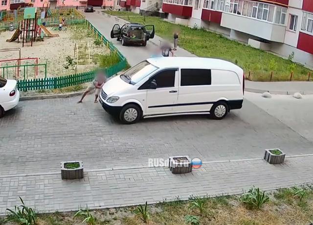 Пытался остановить руками Пытался остановить руками