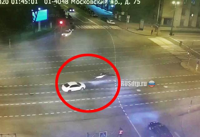 ДТП с мотоциклом и такси на Московском проспекте ДТП с мотоциклом и такси на Московском проспекте