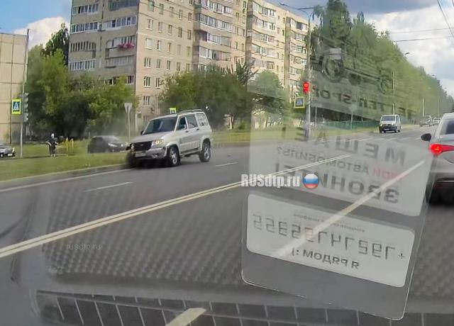 Оба решили проскочить на красный (с) Оба решили проскочить на красный (с)
