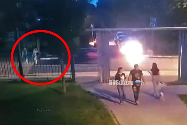 В Москве пьяный водитель сбил двух женщин. ВИДЕО В Москве пьяный водитель сбил двух женщин. ВИДЕО