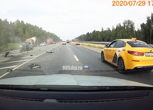 Улетел в ограждение Улетел в ограждение