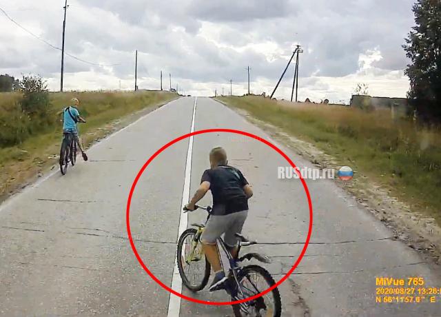 Грузовик переехал 9-летнего велосипедиста. ВИДЕО Грузовик переехал 9-летнего велосипедиста. ВИДЕО
