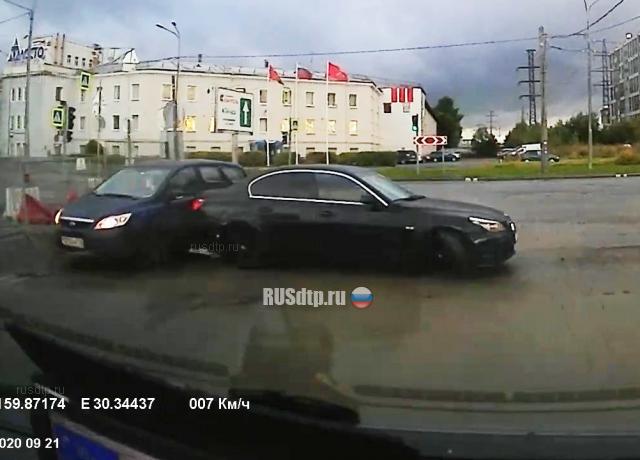 Хотел развернуться Хотел развернуться