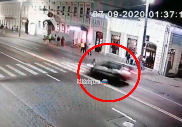 19-летний водитель насмерть сбил пешехода во Владимире. ВИДЕО 19-летний водитель насмерть сбил пешехода во Владимире. ВИДЕО
