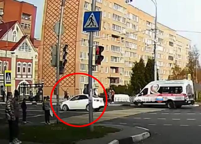 Автомобиль сбил ребенка в Сергиевом Посаде. ВИДЕО Автомобиль сбил ребенка в Сергиевом Посаде. ВИДЕО