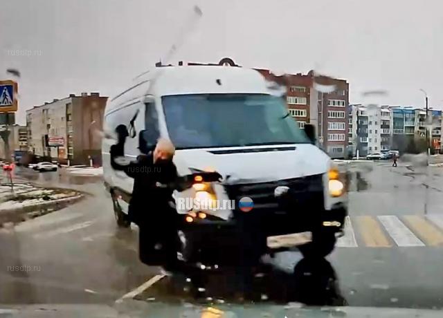 Фургон насмерть сбил женщину в Белебее. ВИДЕО Фургон насмерть сбил женщину в Белебее. ВИДЕО