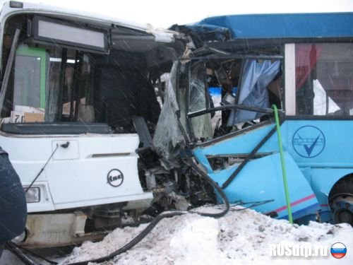 Два автобуса и легковой автомобиль столкнулись в Дзержинске